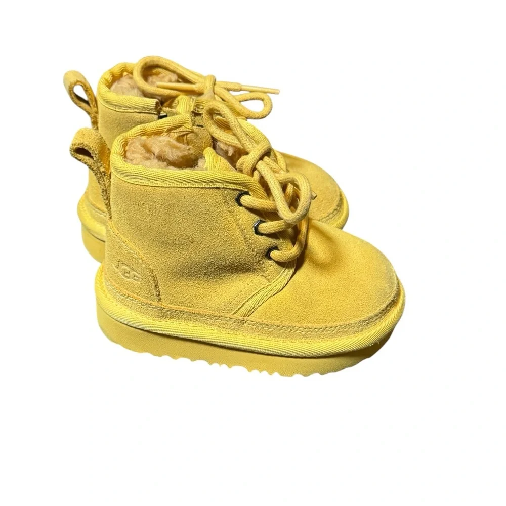 UGG Neumel Boots Unisex Size 6 Faux Fur Chucka Booties Yellow Toddler